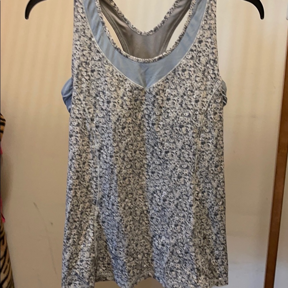 Lululemon size  10 top with a free headband